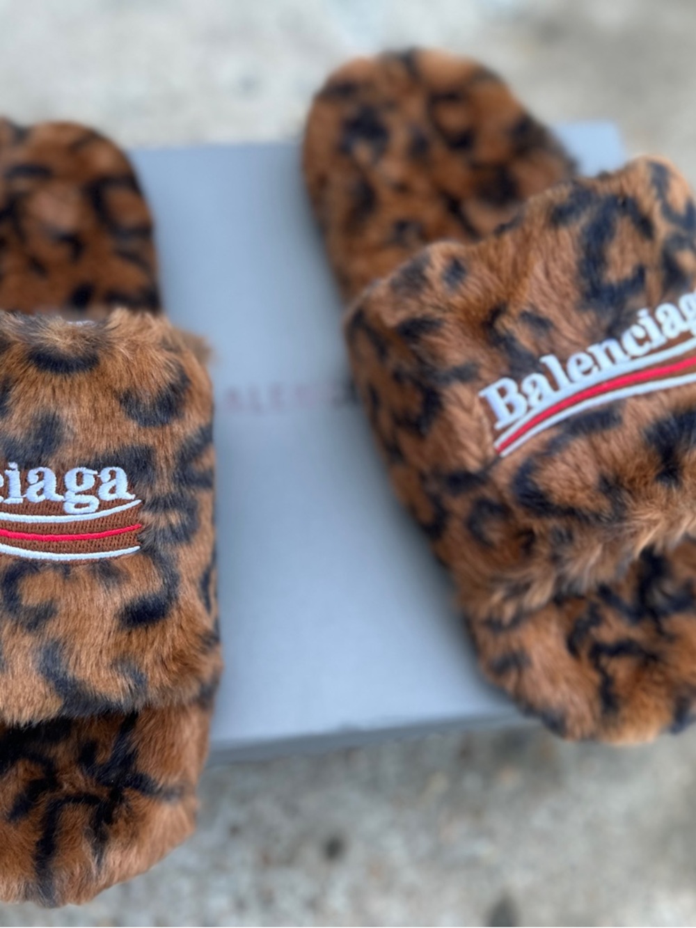 Balenciaga Cheetah Fur Slippers with Embroidered Logo - Picture 3 of 5